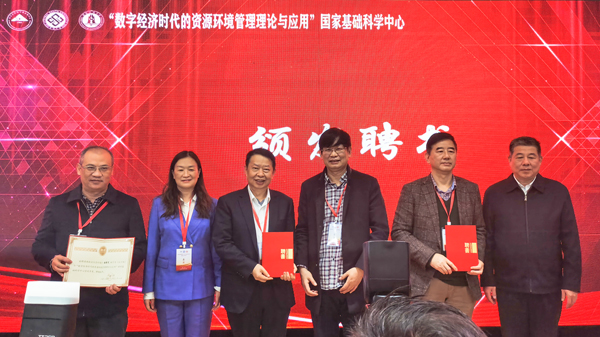 �¾��ӻ�Ƹ���һ�����ѧ������ѯר��