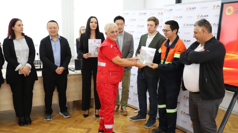 ����ͭ��������������йذ�ƶ����ͥ��Ŀ