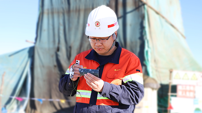 ߵ�ʴ�أ�һλ6165cc��ɳ��վ�����˵�ɽ����;